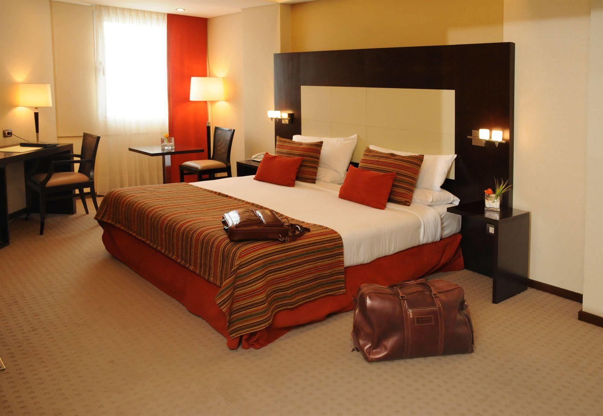 Hotel Del Bono Park Сан Хуан Екстериор снимка